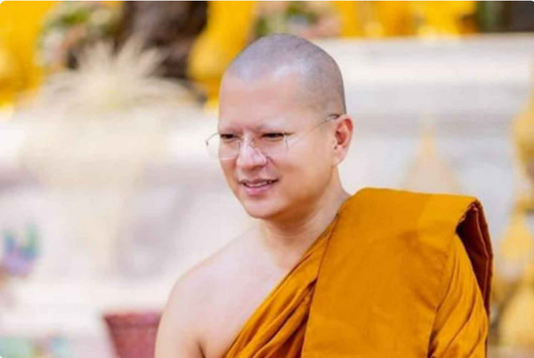 사진=방콕포스트c 3억 바트(약 111억1500만원)을 횡령한 전 불교 수도원장 프라 아잔 콤의 모습